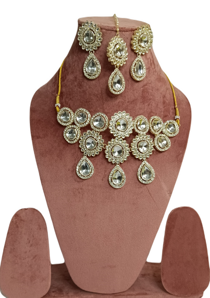 Ivory Janhavi Necklace Set